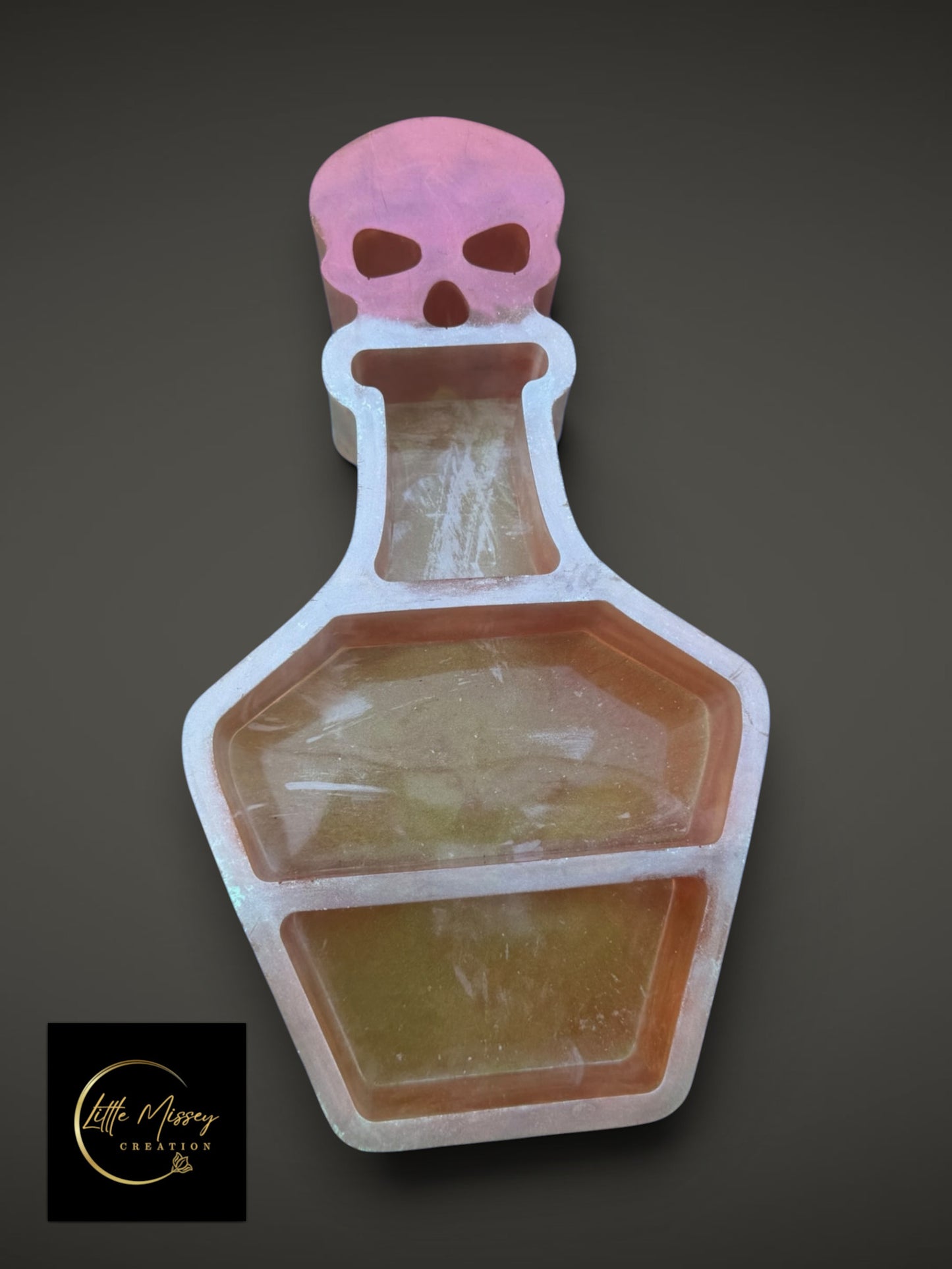 Trinket tray or mini shelf