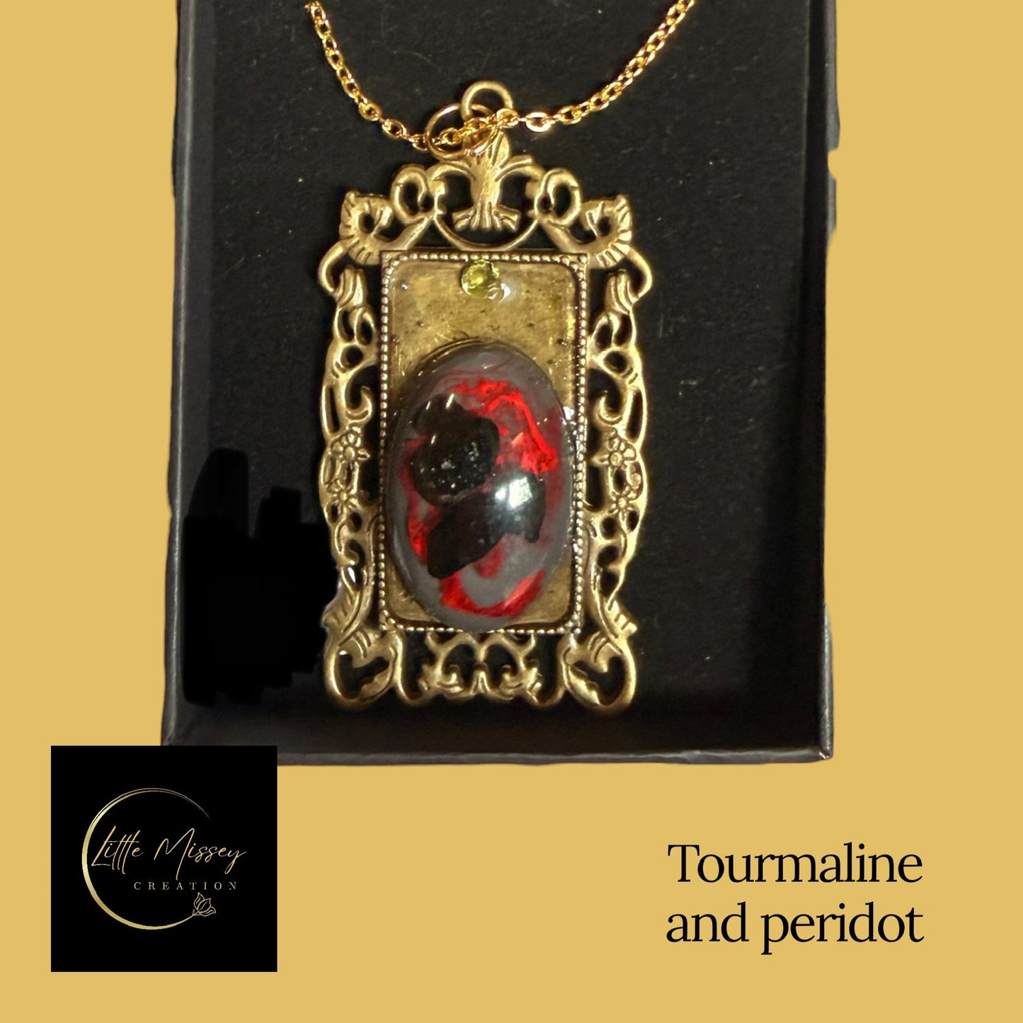 Vintage style pendant