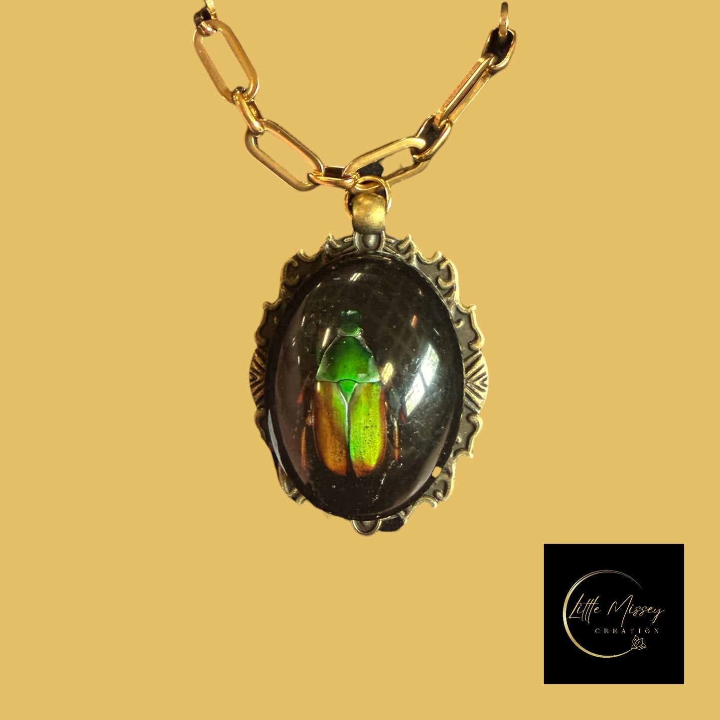 Vintage style pendant