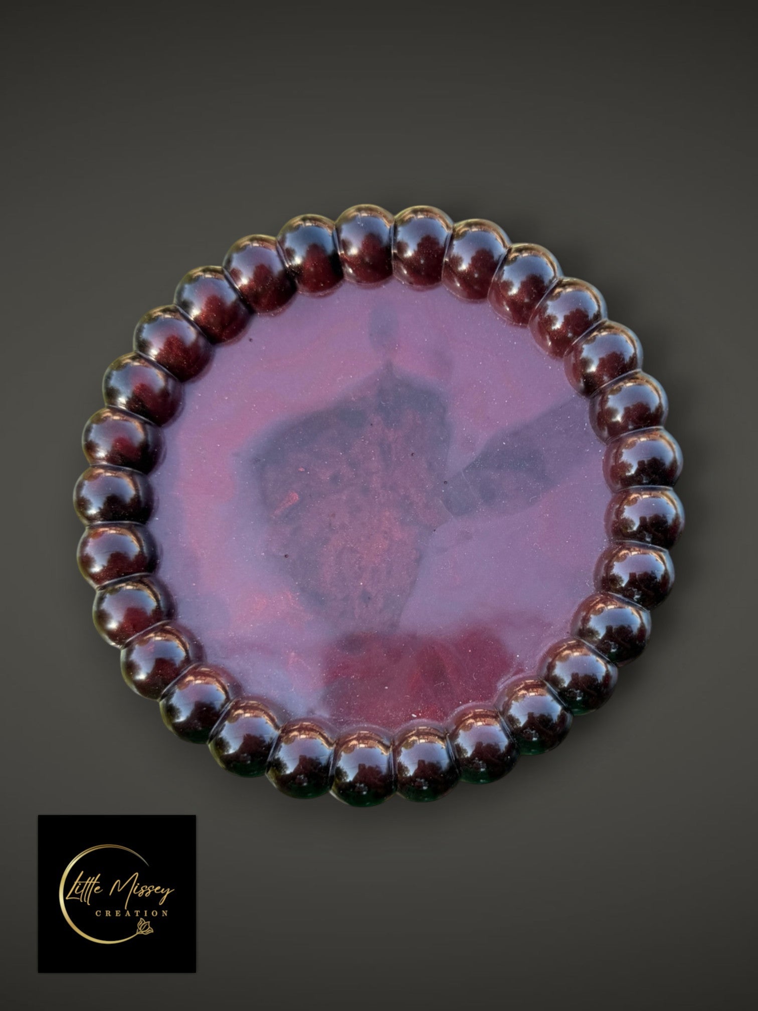 Little Missey Creation round resin tray in deep burgundy with a glossy finish and a decorative beaded edge.